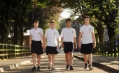 Во Франции мальчиков попросили прийти в школу в юбках